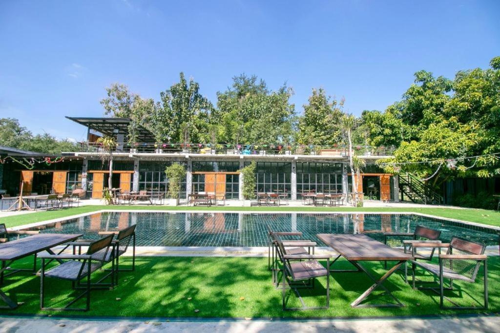 Oyo 75374 Baan Rak Mai Kanchanaburi Exterior foto