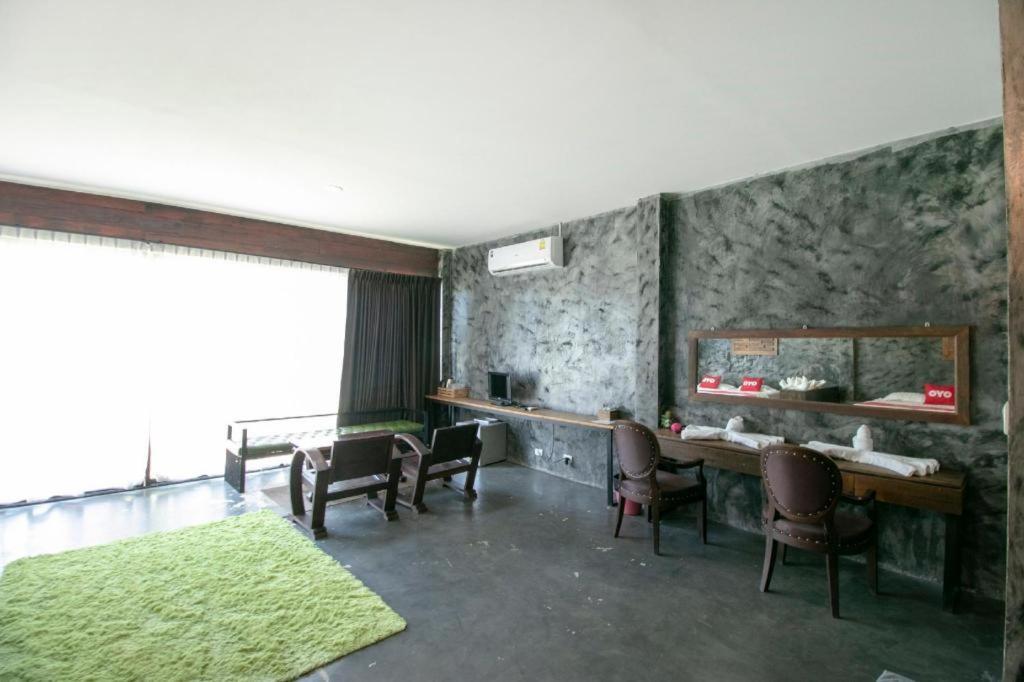 Oyo 75374 Baan Rak Mai Kanchanaburi Exterior foto
