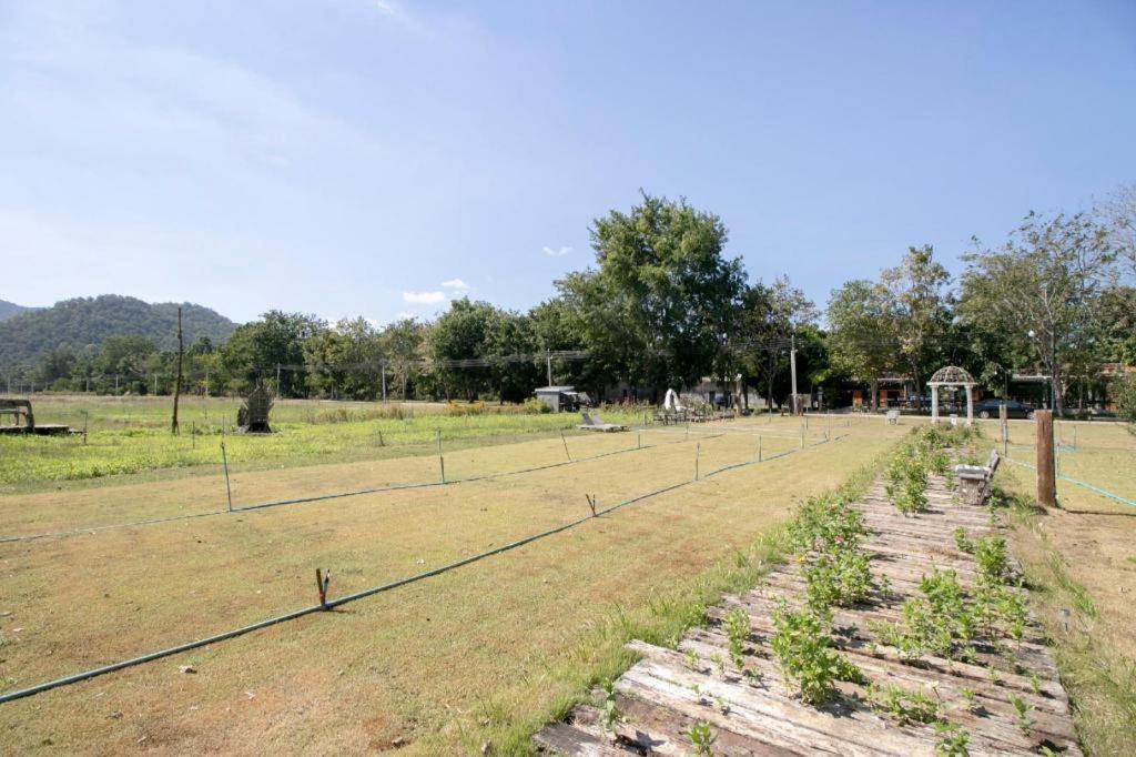 Oyo 75374 Baan Rak Mai Kanchanaburi Exterior foto